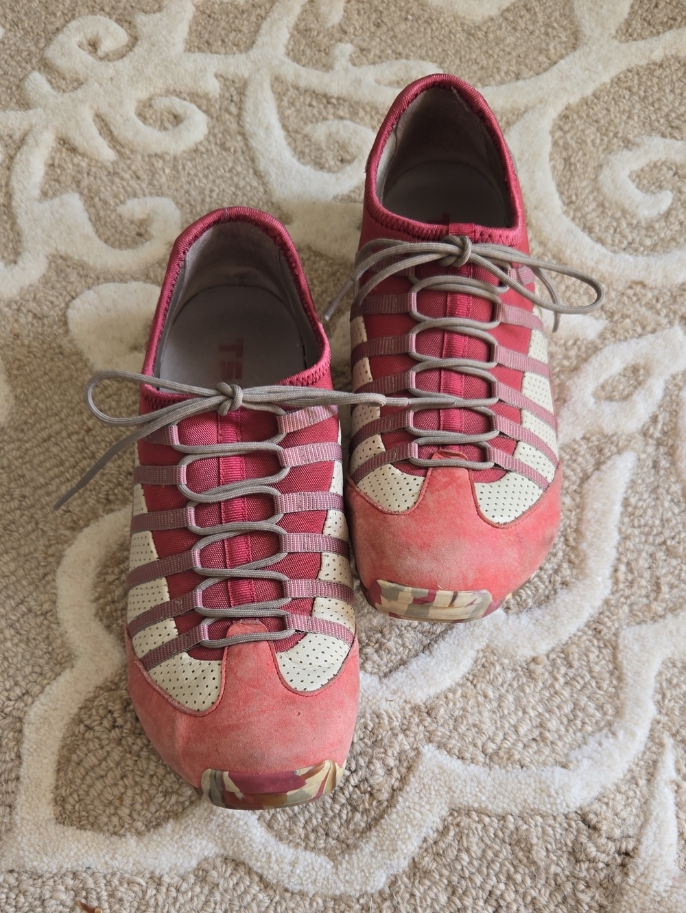 Tsubo Womens Red Athletic Driving Shoes Sneakers 40 Euro